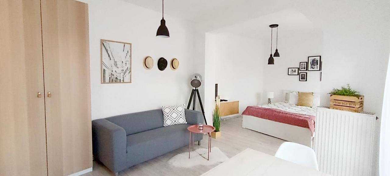Belvarosi Studio Apartman Kecskemét Exteriör bild